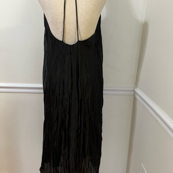 Elegant Black Halter Dress - Picture 2 of 7